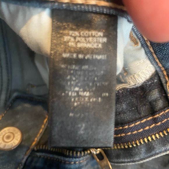 Express cuffed distressed jean shorts size 2 - Picture 4 of 4